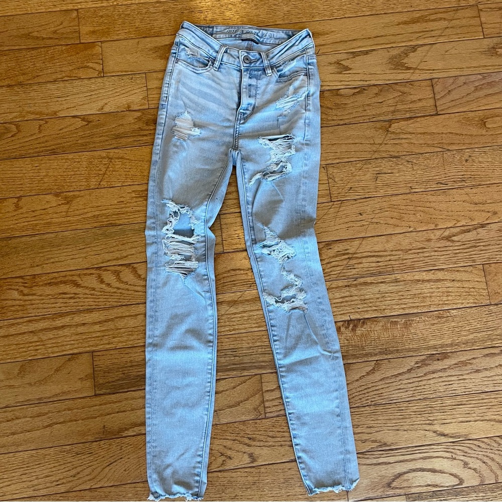 American Eagle Stylish Light Blue Distressed Women Jeans